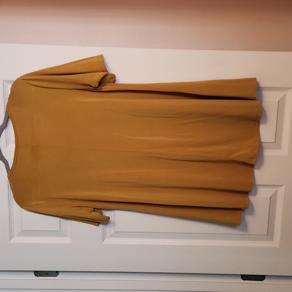 Lularoe Tshirt/Tunic - Picture 2 of 3